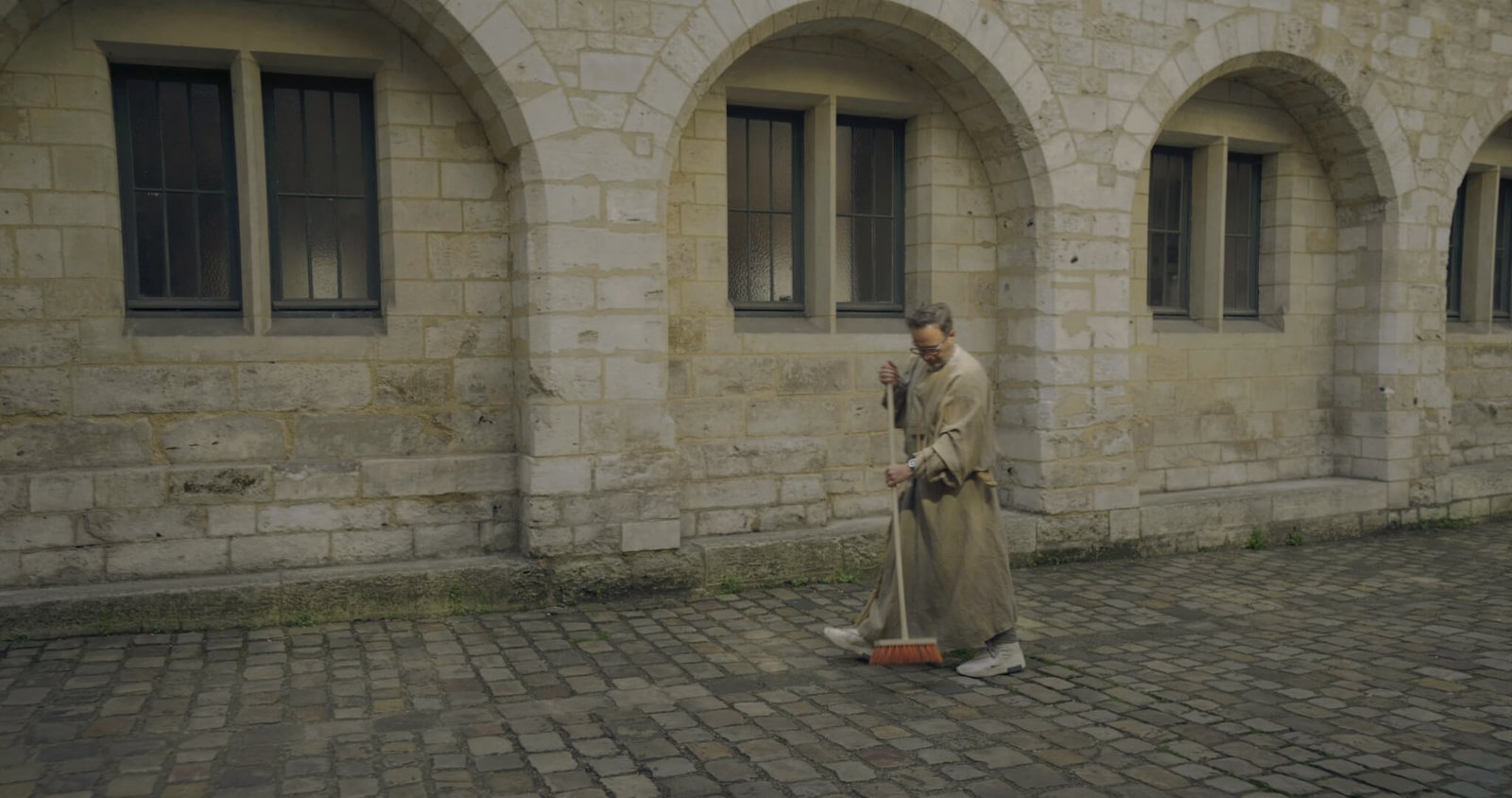 Édouard Baudry, moine balayeur dans le film Sacerdose